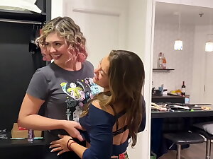 casal convida vizinhos pra jantar e acaba em sexo - completo no RED