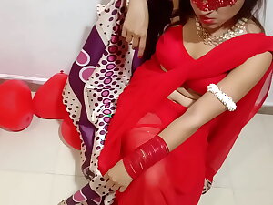 Newly Partial to Indian Wife In Peppery Sari Celebrating Valentine Regarding Her Desi Husband - Full Hindi Best XXX